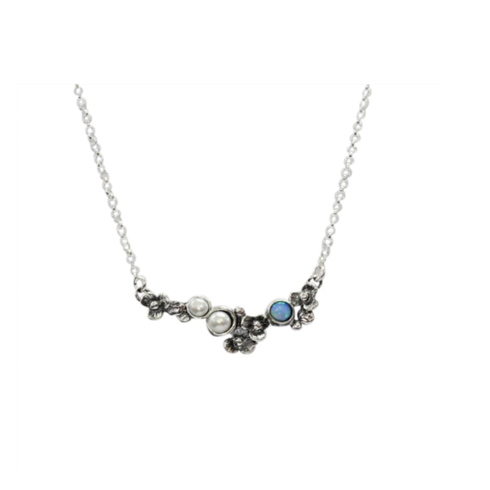 Small Silver Necklace set with pearls and opaline into little Flowers